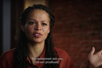Screenshot documentaire 'Buying her' van een van de vrouwen