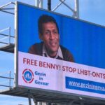 'Free Benny! Stop LHBT-ontslag' op billboard langs snelwegen op initiatief van Gezin in Gevaar