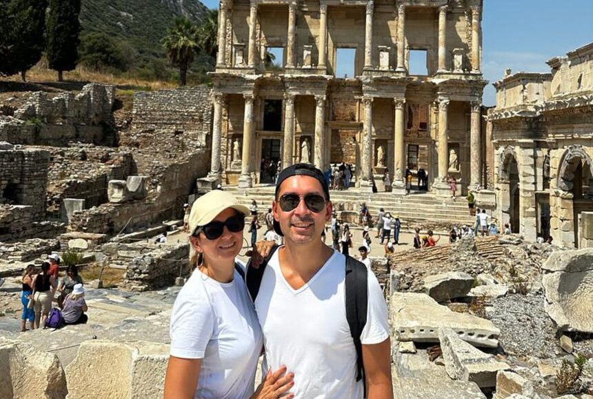 Christian en Nathalie Tan bij de ruïnes van Efeze