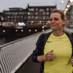 Hardlopende vrouw op een brug - Hoofdbeeld voor Lume Ladies Light Trail