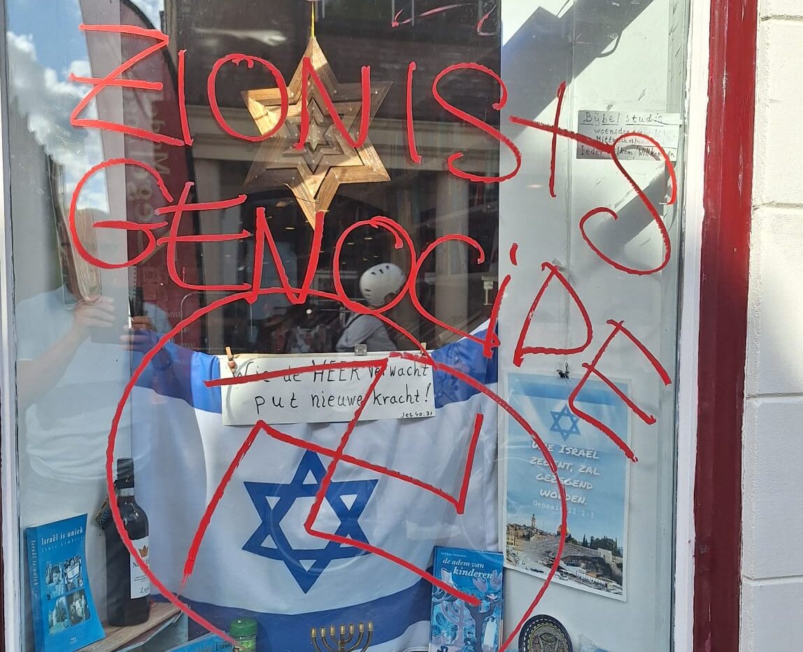 Evangelische boekhandel Het Olijfblad op Texel doelwit van antisemitische bekladding